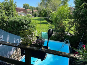 Comme un air de campagne pour maison de ville intimiste avec piscine